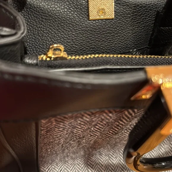 Ann Klein, black and￼‎ white argyle purse, leather and gold hardware handbag - Picture 8 of 8